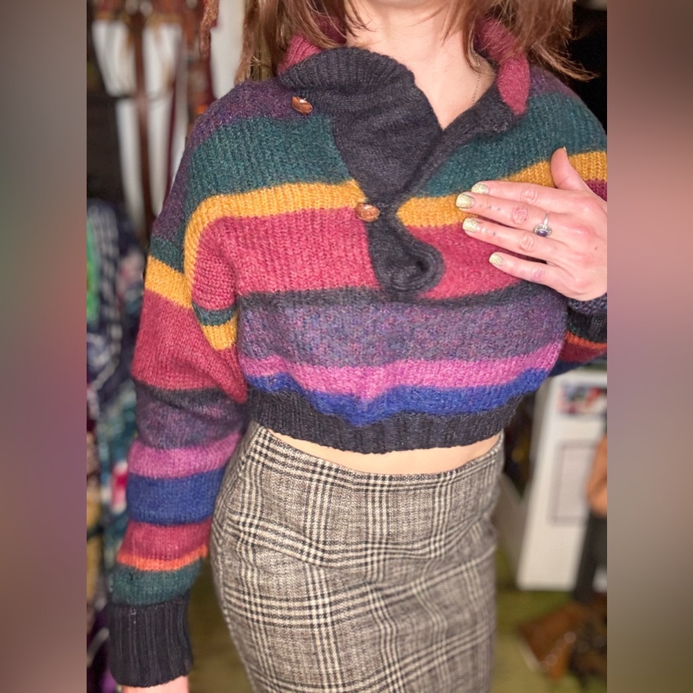 Vintage size small cropped collared striped chunky sweater Has a hole!